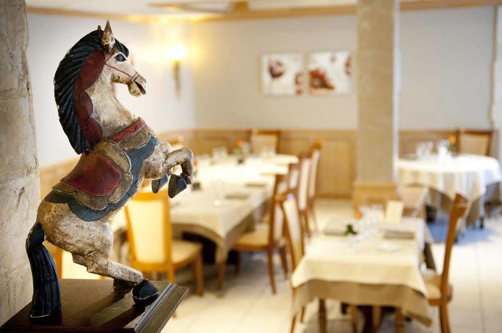 Logis Le Cheval Rouge Hotell Sainte-Menehould Eksteriør bilde